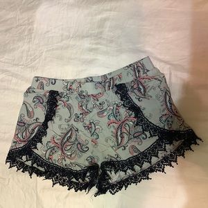 Charlotte Russe Shorts, Size L